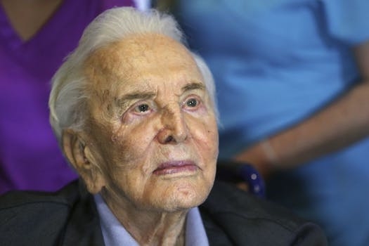 Kirk Douglas, one of the last stars from Hollywood's Golden Age, dies ...